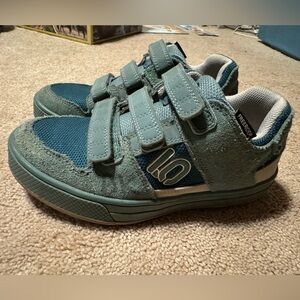 Five ten freerider biking/hiking shoes boys size 3.5